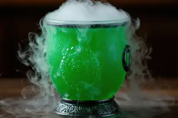 Dry ice enlivens a drink